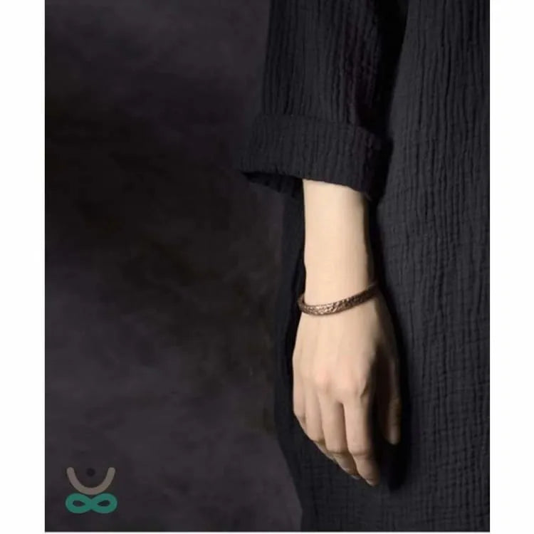 Bracelet bouddhiste en cuivre martelé