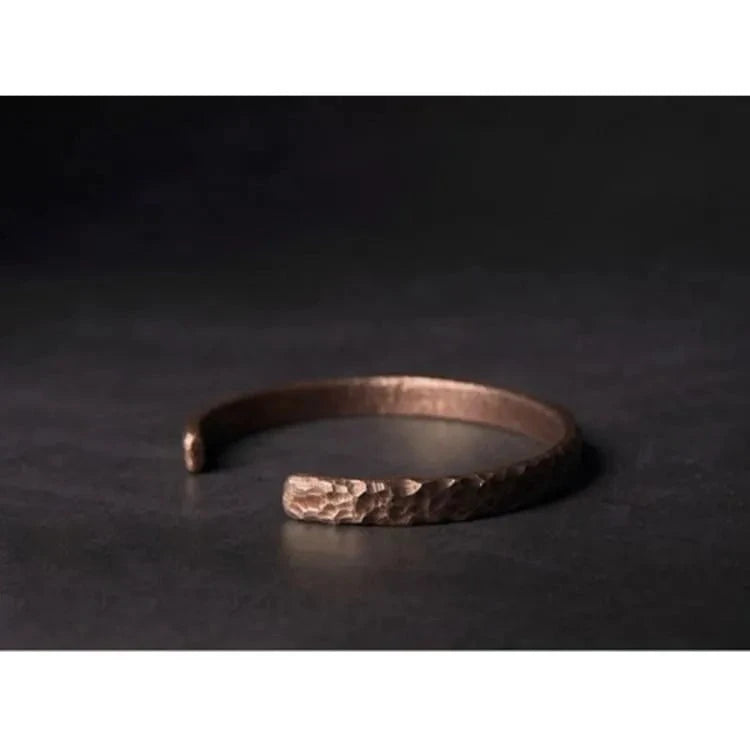 Bracelet bouddhiste en cuivre martelé