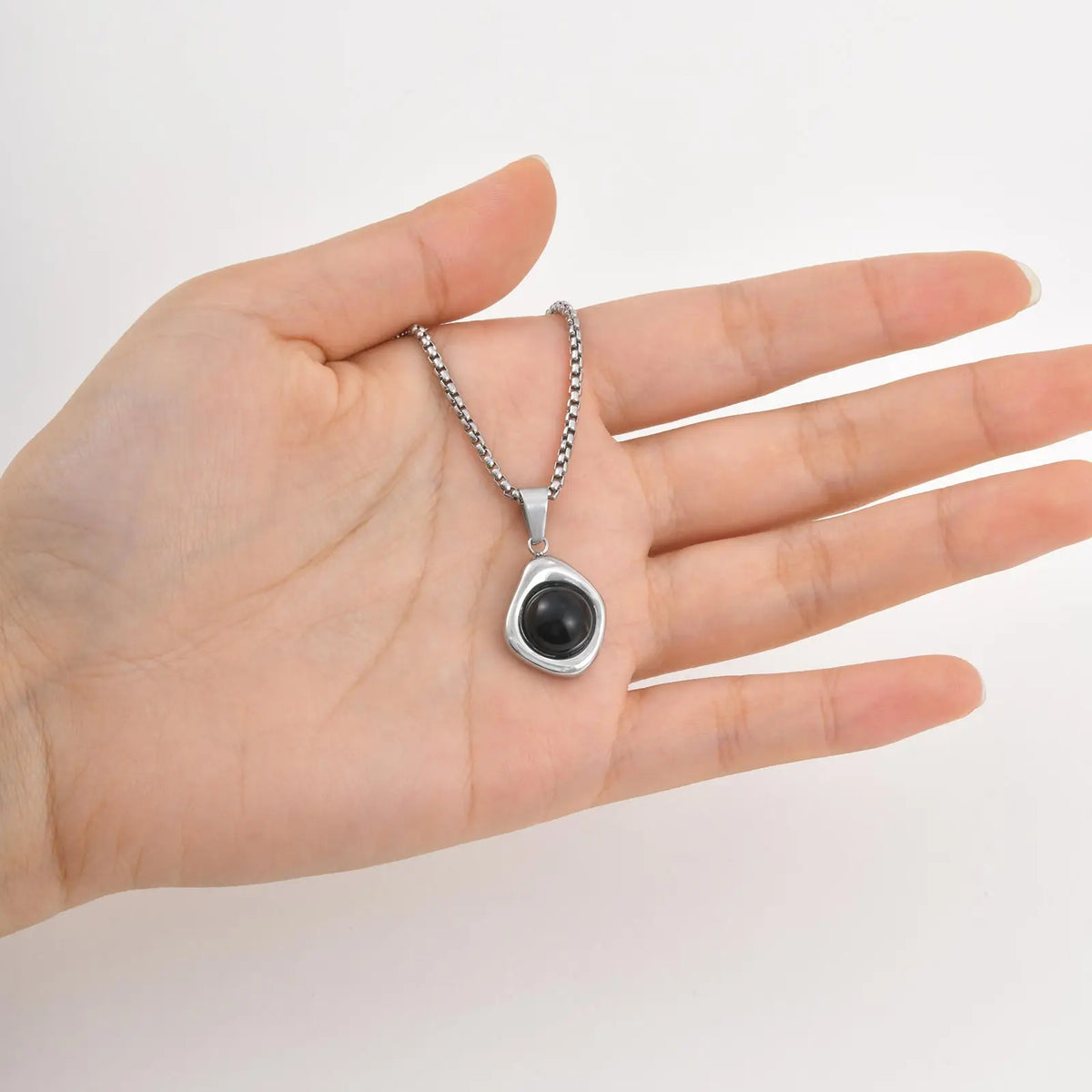 Collier oeil de tigre et agate pendentif irrégulier