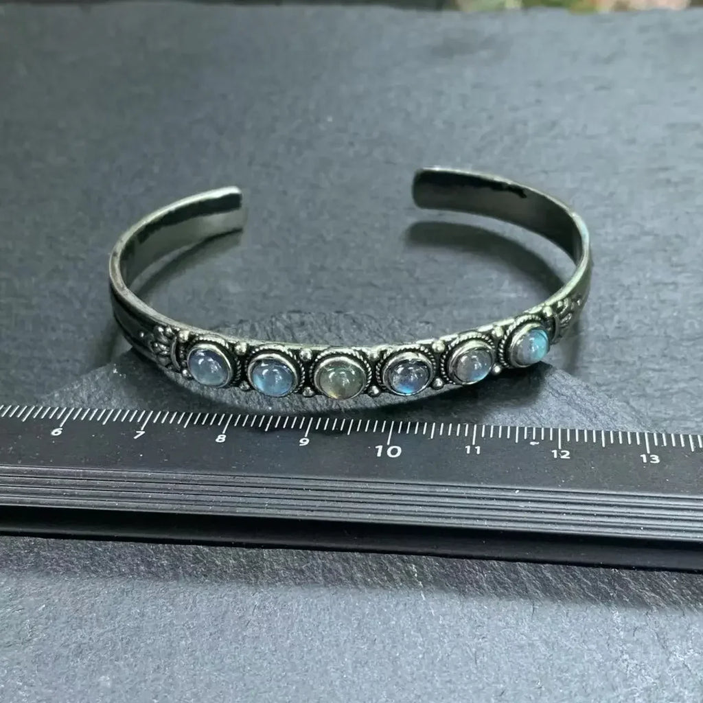 Bracelet pierre de lune, élégance romantique
